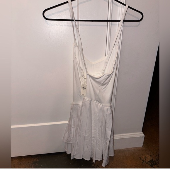 NWT OFFLINE by Aerie Nylon Pleated Exercise Tennis dress white small - Picture 10 of 10